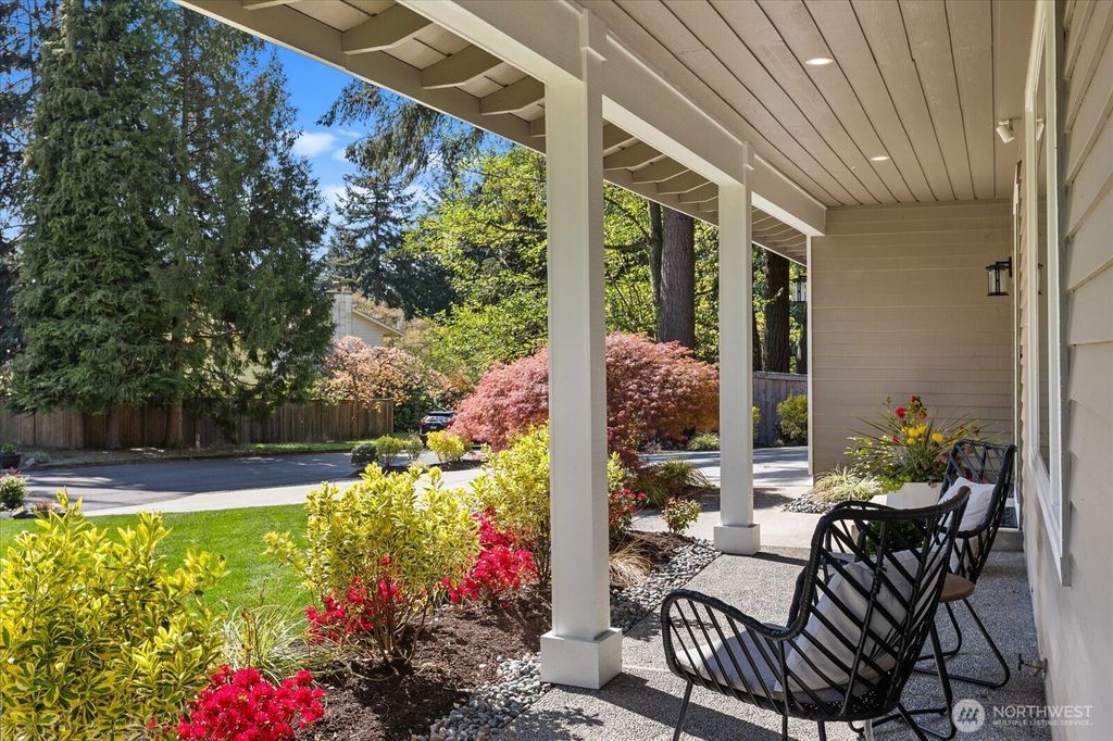 Photo of 7016 NE 138th Street, Kirkland, WA 98034 (MLS # 2360695)