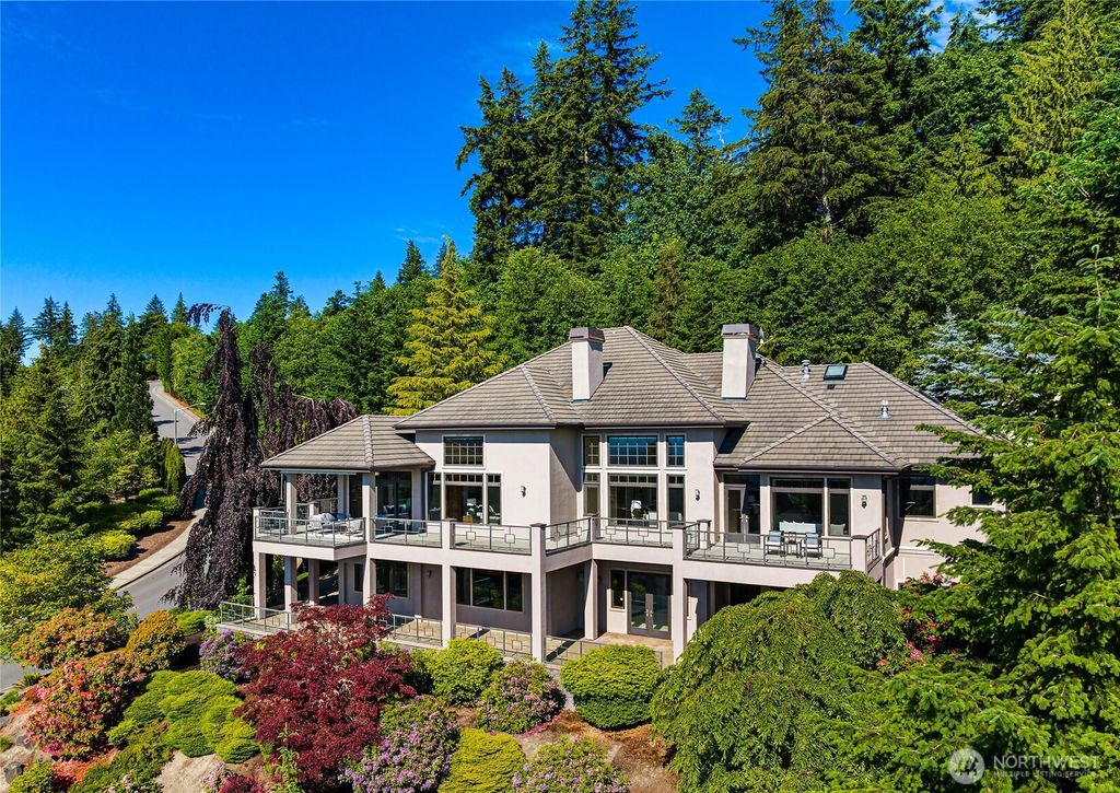 Photo of 6560 169th Place SE, Bellevue, WA 98006 (MLS # 2394323)