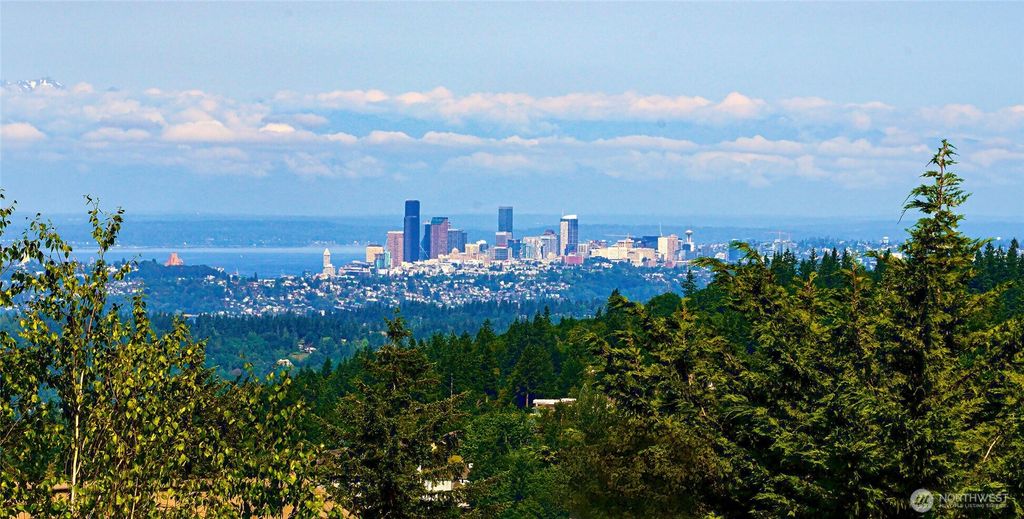 Photo of 6560 169th Place SE, Bellevue, WA 98006 (MLS # 2394323)