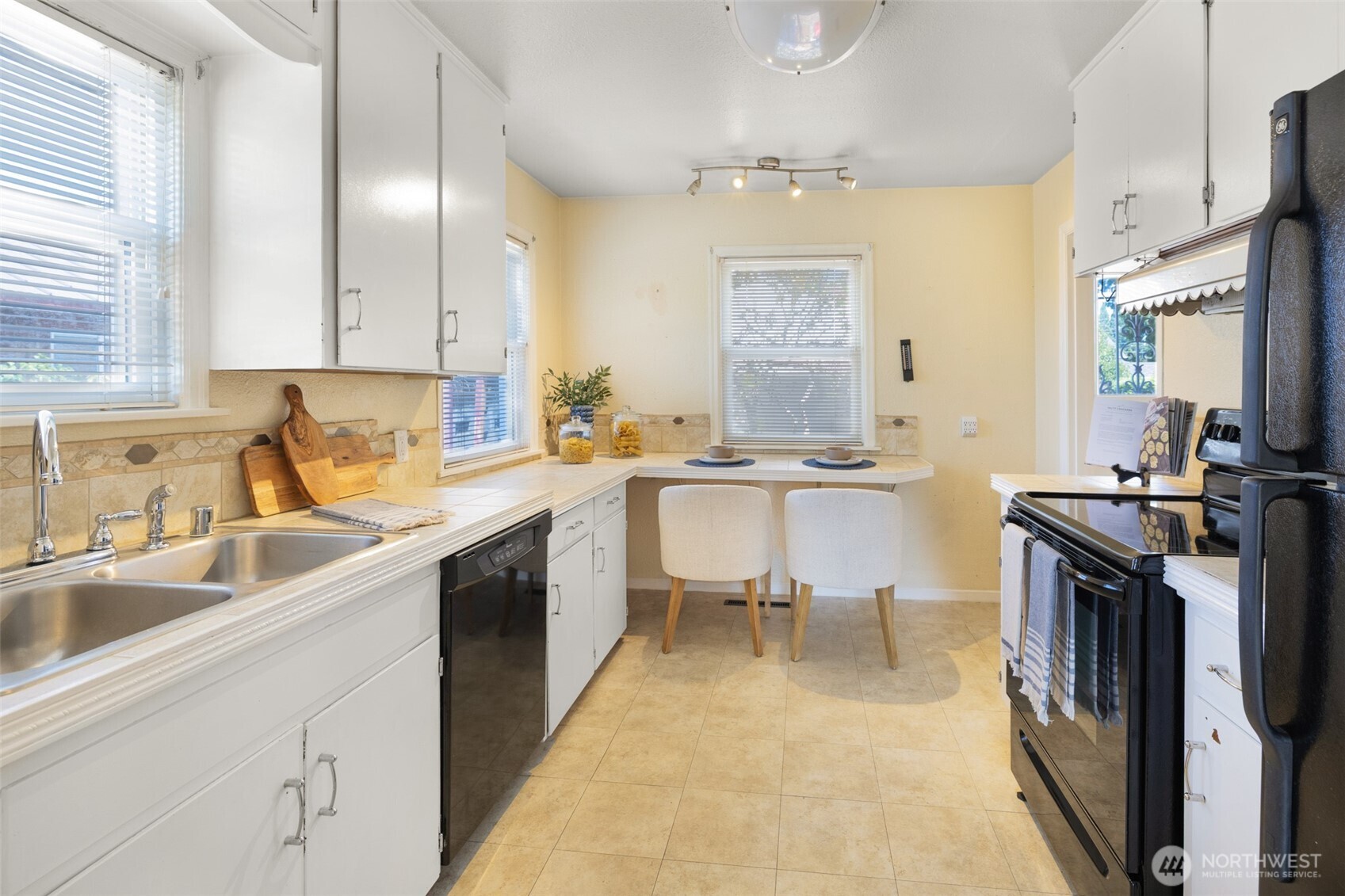 1661 S 44th Street