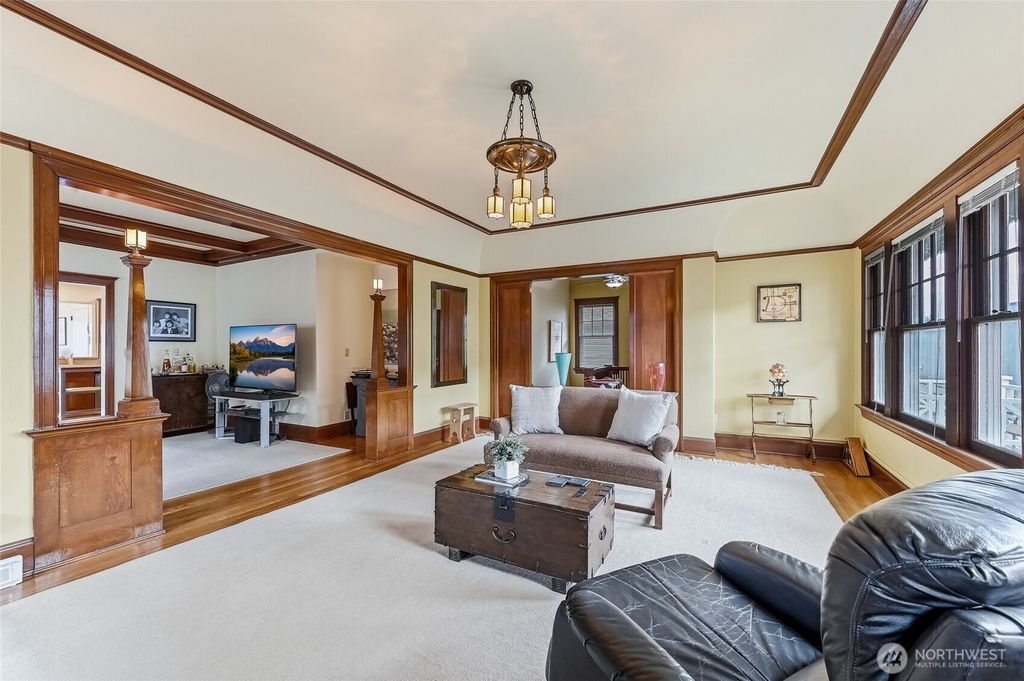 Photo of 2025 Boylston Avenue E, Seattle, WA 98102 (MLS # 2515956)