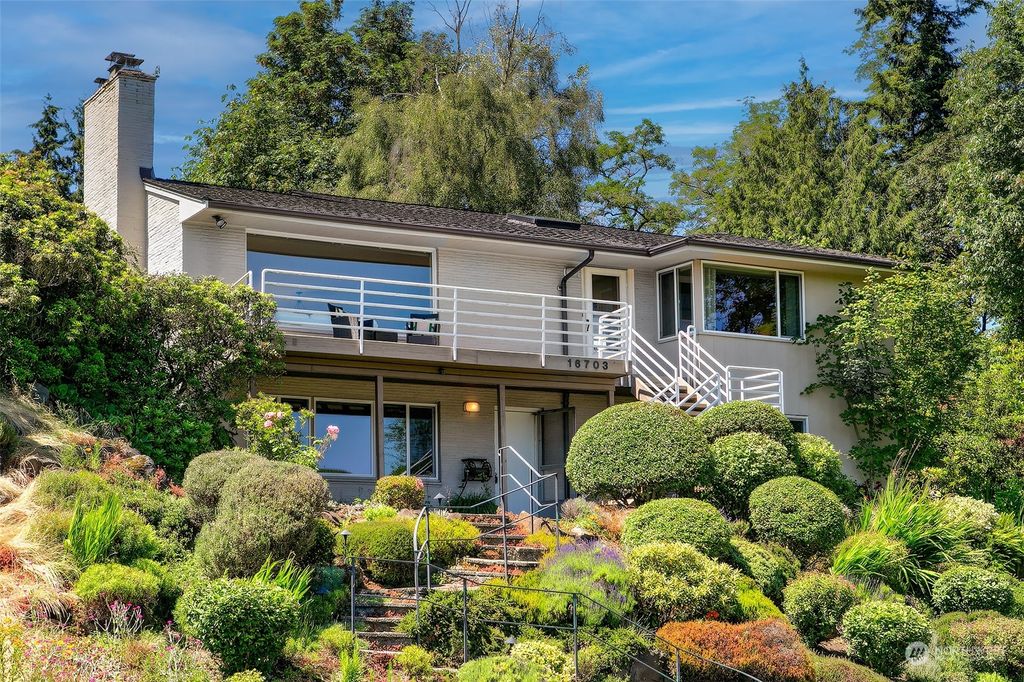 Photo of 16703 41st Avenue NE, Lake Forest Park, WA 98155 (MLS # 2250187)
