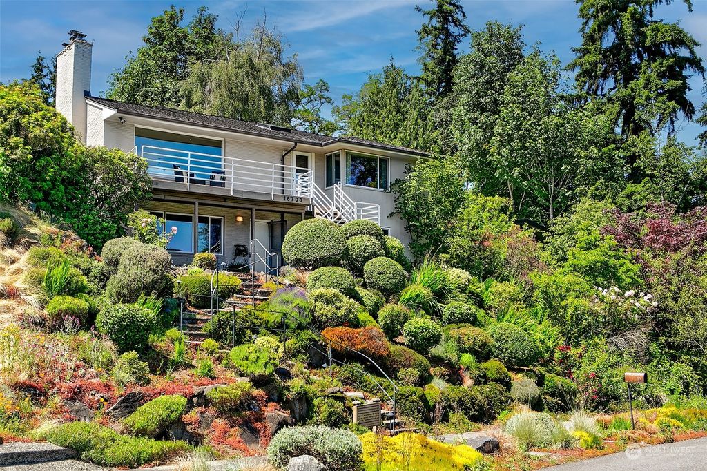 Photo of 16703 41st Avenue NE, Lake Forest Park, WA 98155 (MLS # 2250187)