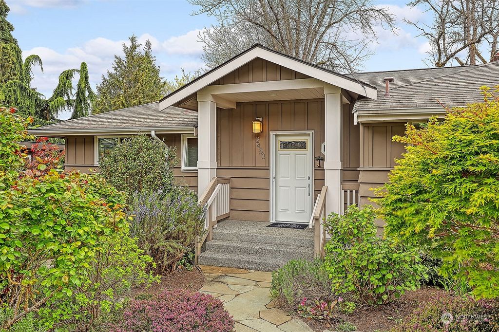 Photo of 2453 64th Avenue SE, Mercer Island, WA 98040 (MLS # 2224290)