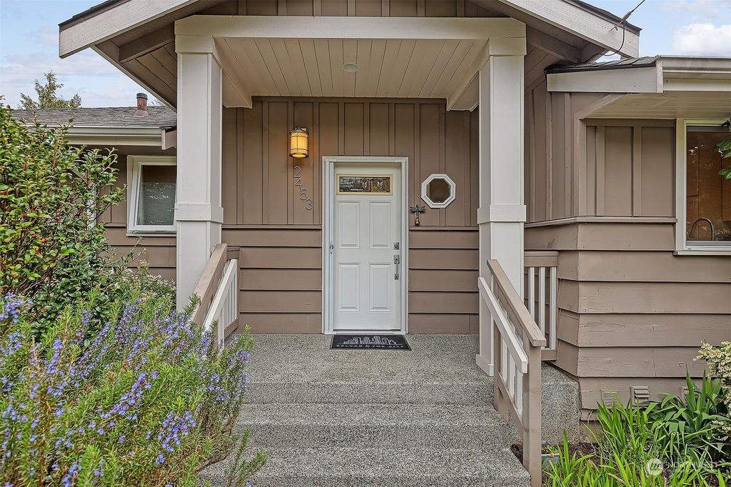 Photo of 2453 64th Avenue SE, Mercer Island, WA 98040 (MLS # 2224290)