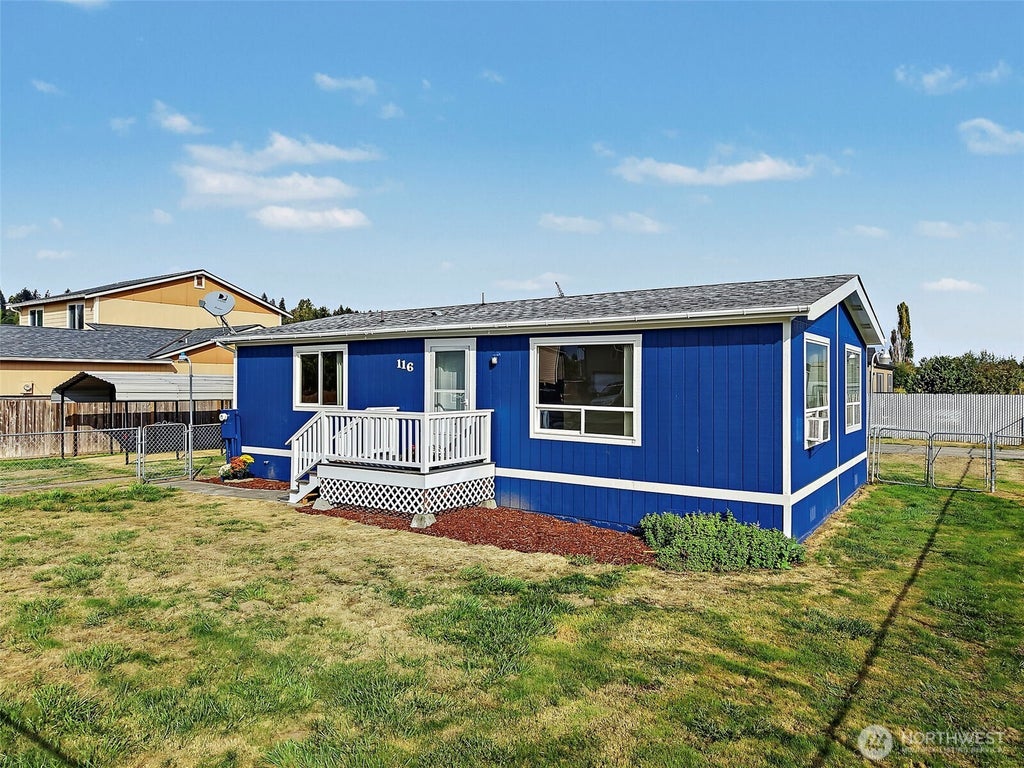 Photo of 116 3rd Avenue NW, Pacific, WA 98047 (MLS # 2586852)