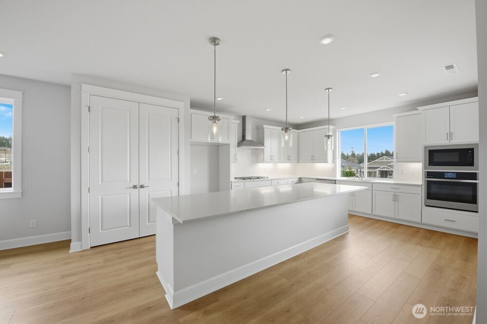 2926 Balsamroot Drive SE