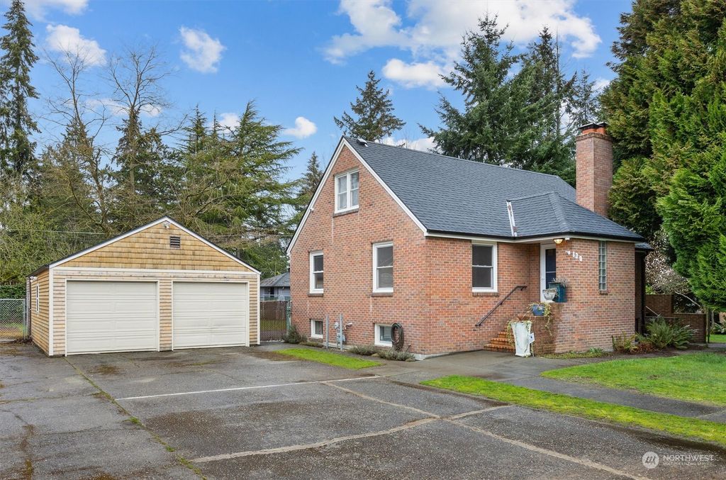 Photo of 130 NE 133rd Street, Seattle, WA 98125 (MLS # 2054678)