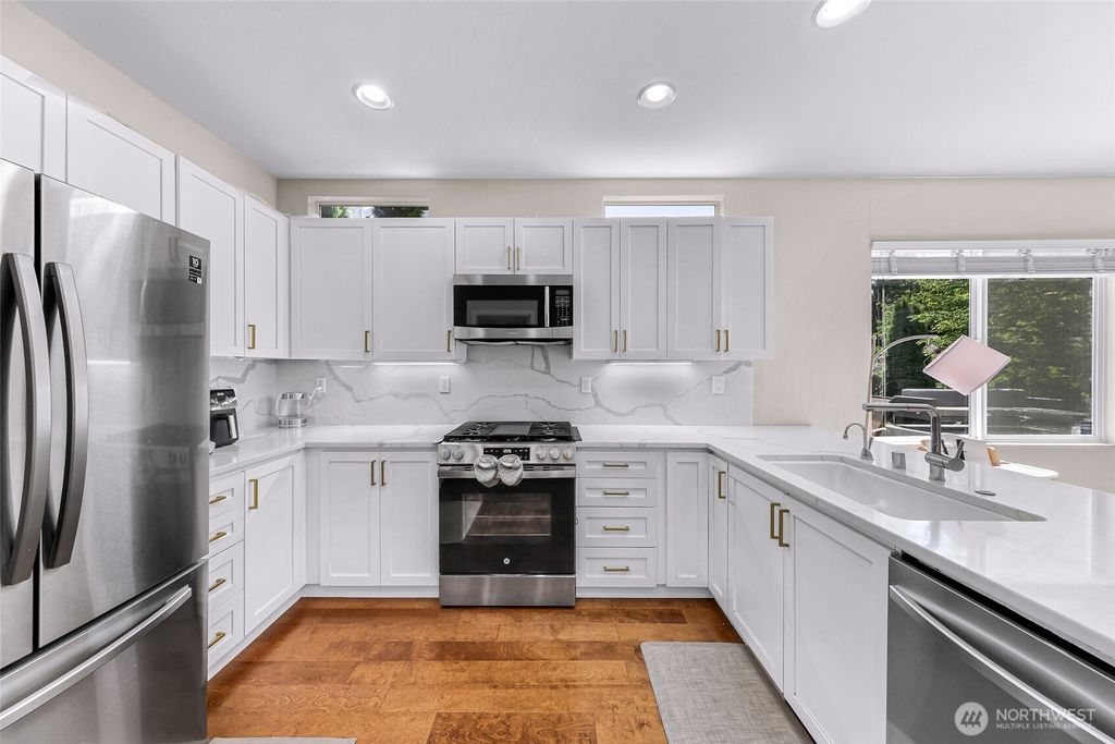 Photo of 23977 SE 10th Street, Sammamish, WA 98075 (MLS # 2515028)