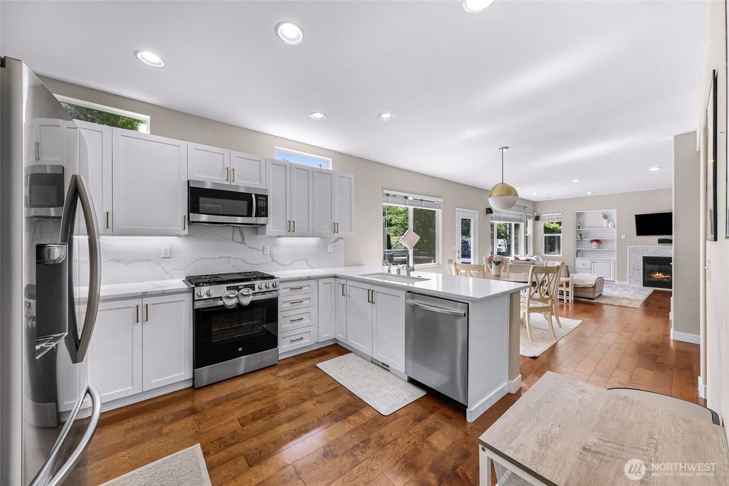 Photo of 23977 SE 10th Street, Sammamish, WA 98075 (MLS # 2515028)