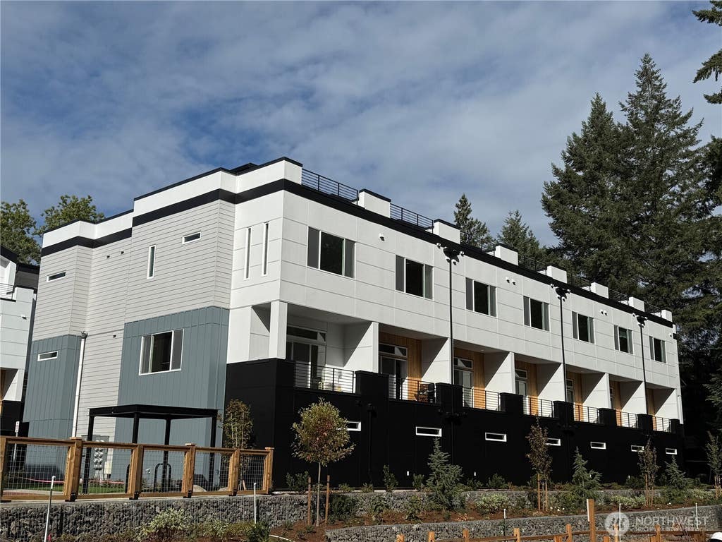 Photo of 1139 129th Court NE, Bellevue, WA 98005 (MLS # 2563788)