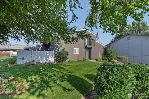 Photo of 10 S Cove AVE #A-3, Wenatchee, WA 98801 (MLS # 2586113)