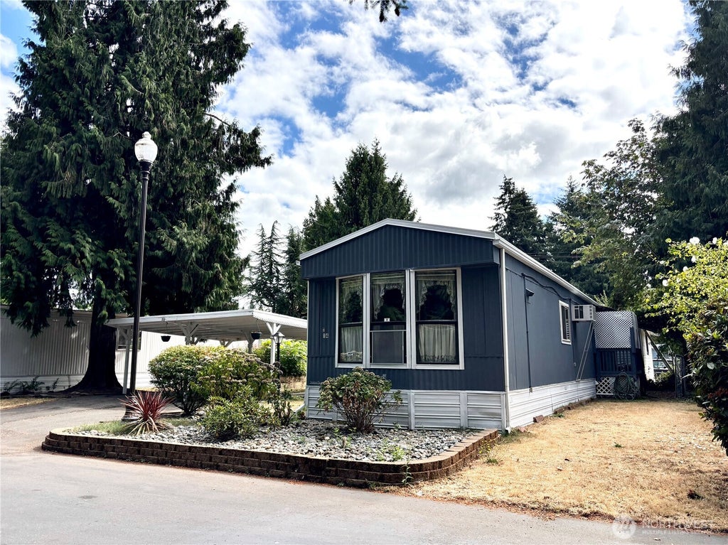 Photo of 900 29th Street SE #E14, Auburn, WA 98002 (MLS # 2577110)
