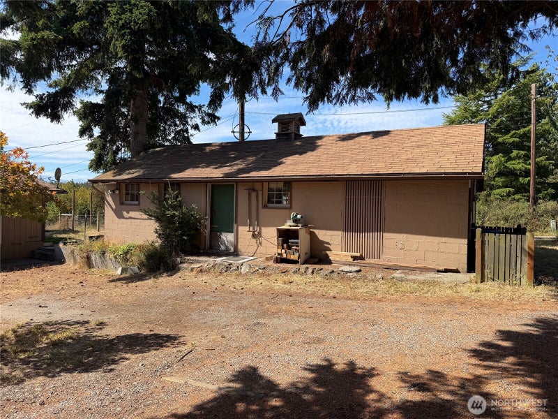 3295 Hastings