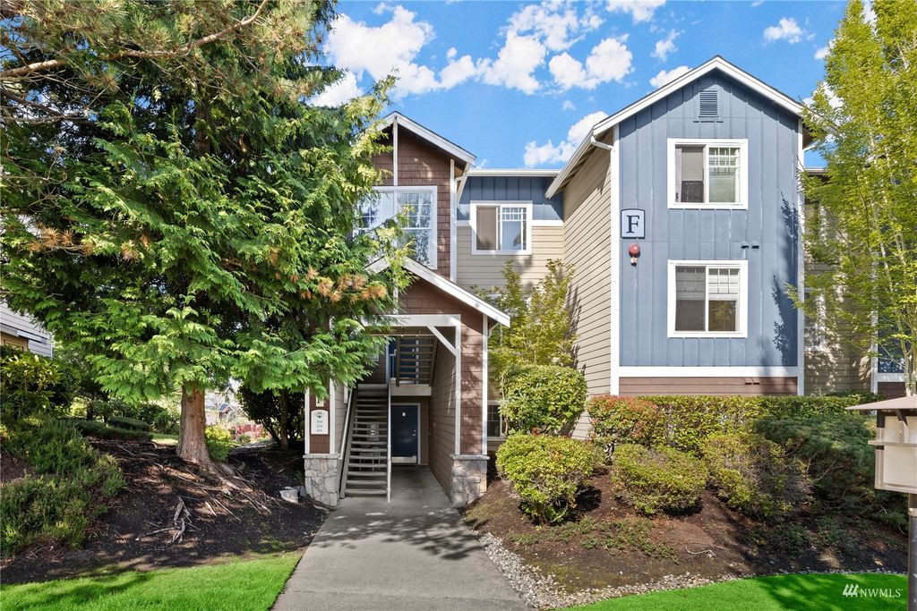 Photo of 710 240th Way SE #F201, Sammamish, WA 98074 (MLS # 1990011)