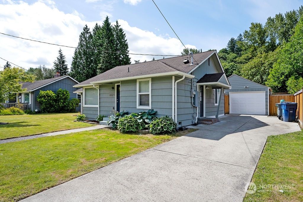 Photo of 3029 SE 6th Street, Renton, WA 98058 (MLS # 2253820)