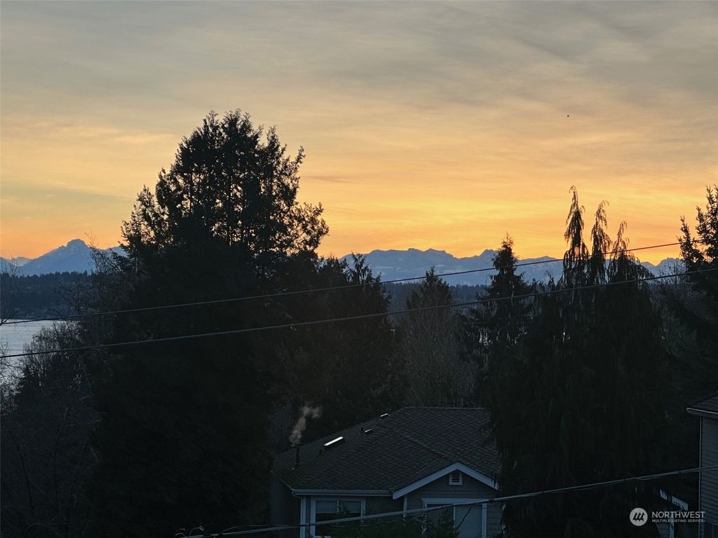 Photo of 9009 45th Avenue NE, Seattle, WA 98115 (MLS # 2191091)