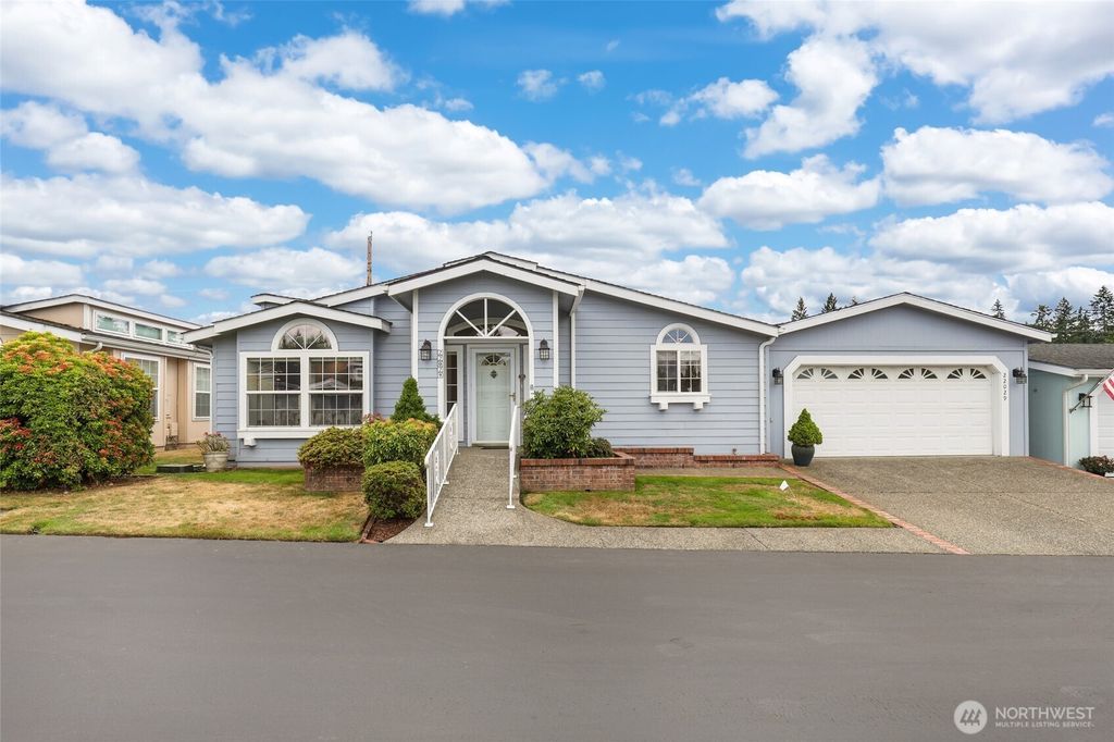 Photo of 22029 SE 241st Lane, Maple Valley, WA 98038 (MLS # 2406939)