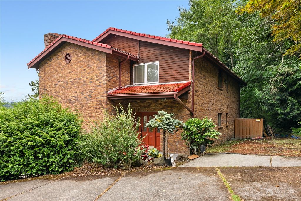 Photo of 14331 40th Avenue NE, Seattle, WA 98125 (MLS # 2143389)