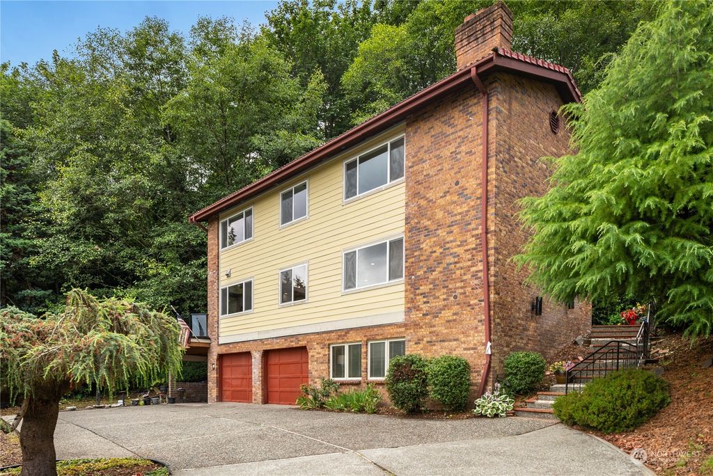 Photo of 14331 40th Avenue NE, Seattle, WA 98125 (MLS # 2143389)