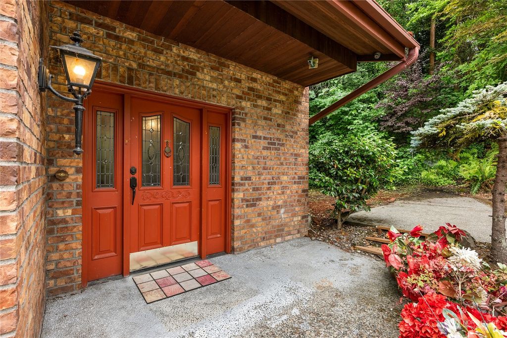 Photo of 14331 40th Avenue NE, Seattle, WA 98125 (MLS # 2143389)