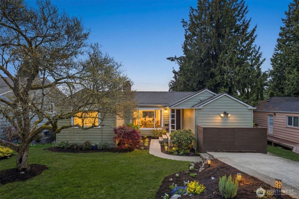 Photo of 4531 Stanford Avenue NE, Seattle, WA 98105 (MLS # 2522290)