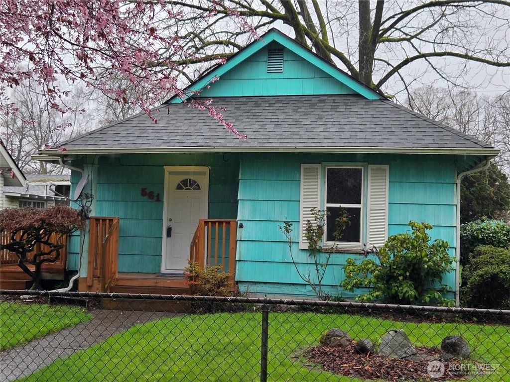 Photo of 561 15th Avenue, Longview, WA 98632 (MLS # 2493349)