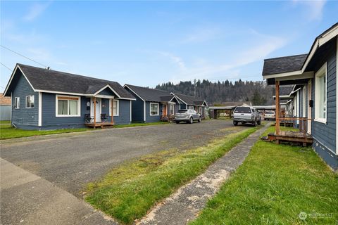 Photo of 2921 Aberdeen Avenue, Hoquiam, WA 98550 (MLS # 2182281)