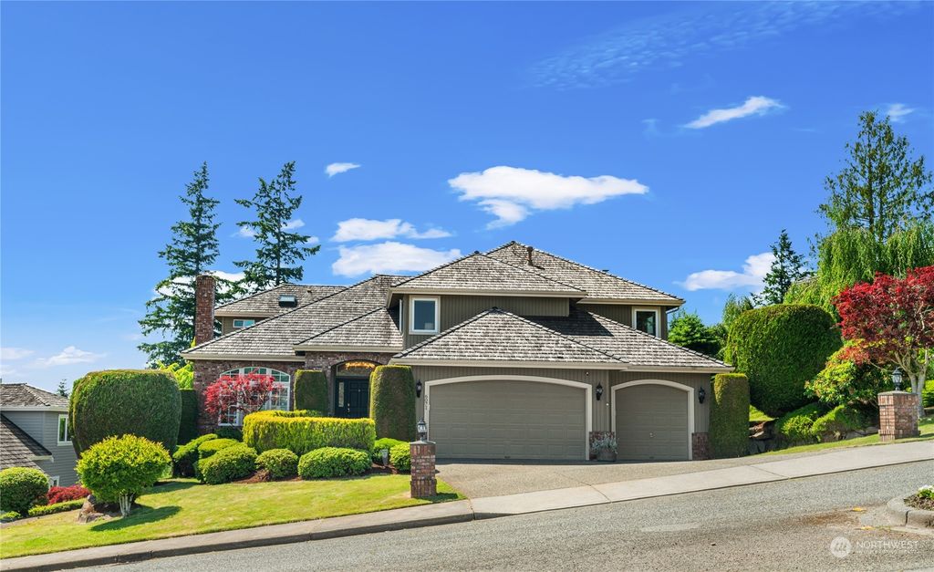 Photo of 6071 155th Avenue SE, Bellevue, WA 98006 (MLS # 2038602)
