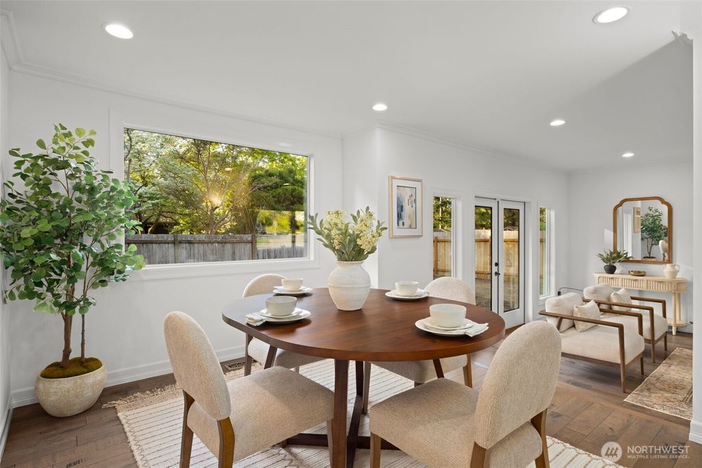 Photo of 8533 SE 76th Place, Mercer Island, WA 98040 (MLS # 2522482)