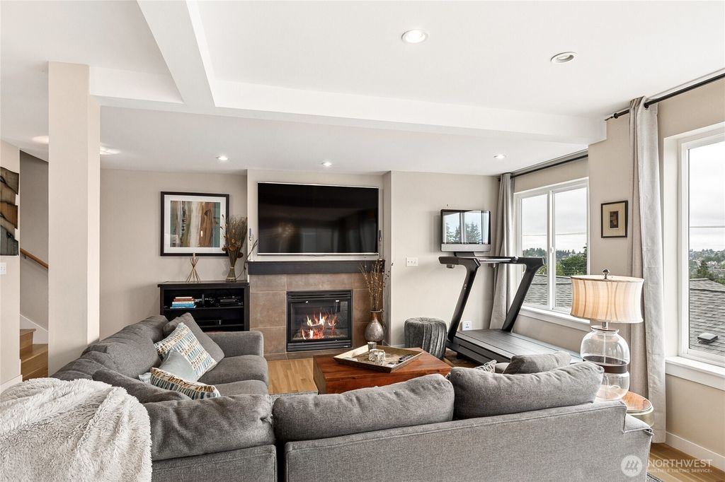 Photo of 4318 Greenwood Avenue N #B, Seattle, WA 98103 (MLS # 2525399)