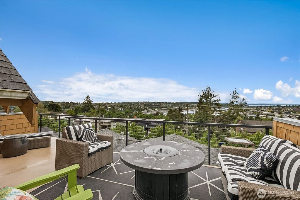Photo of 4318 Greenwood Avenue N #B, Seattle, WA 98103 (MLS # 2525399)