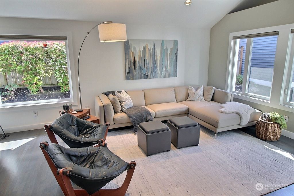 Photo of 11715 NE 105th Lane, Kirkland, WA 98033 (MLS # 2061408)