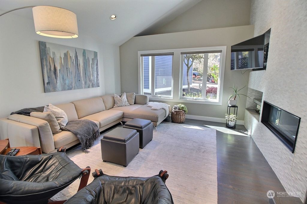 Photo of 11715 NE 105th Lane, Kirkland, WA 98033 (MLS # 2061408)