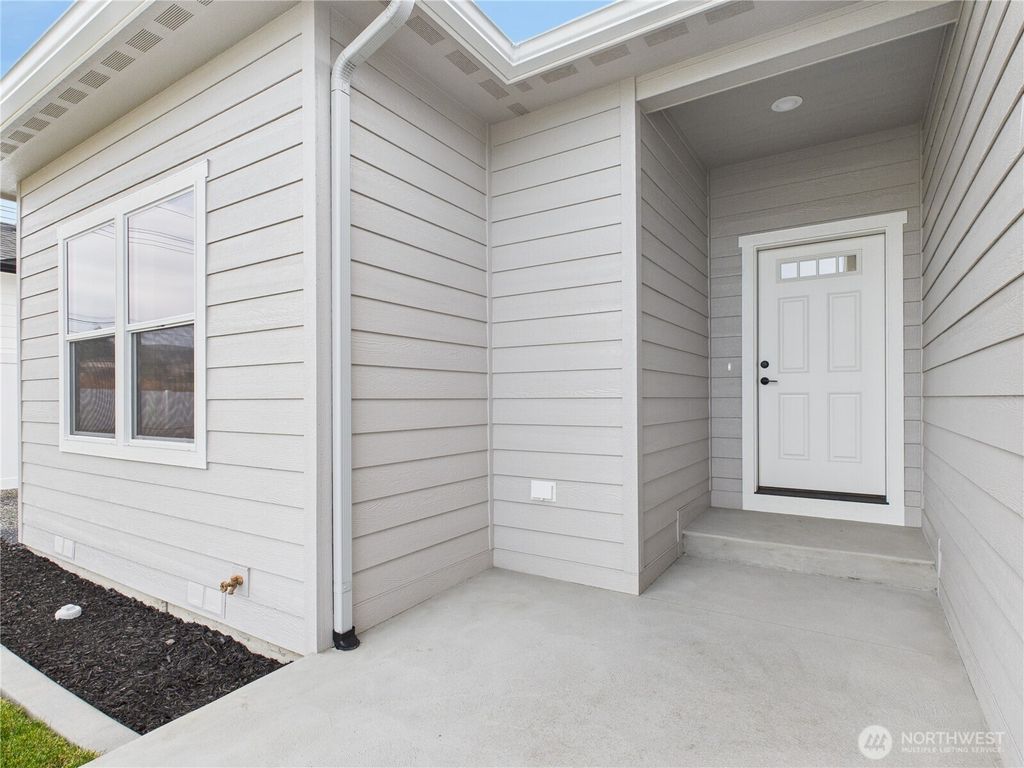Photo of 2460 Noah Street SE, East Wenatchee, WA 98802 (MLS # 2477817)