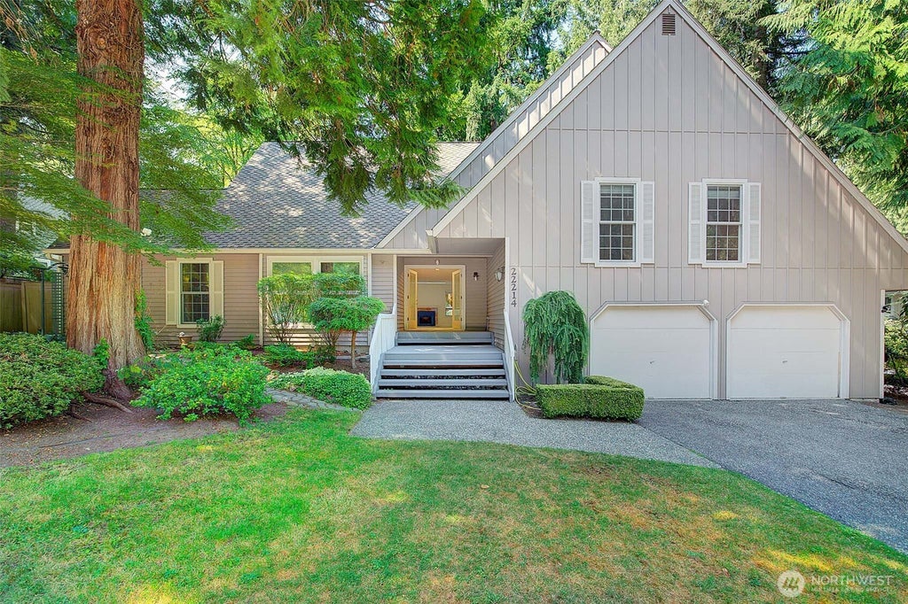 Photo of 22214 NE 28th Place, Sammamish, WA 98074 (MLS # 2533397)