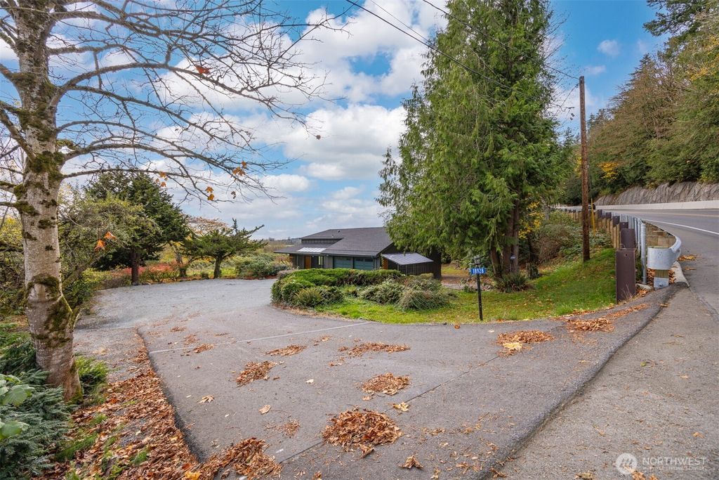 Photo of 18928 Bow Hill Road, Burlington, WA 98233 (MLS # 2465421)