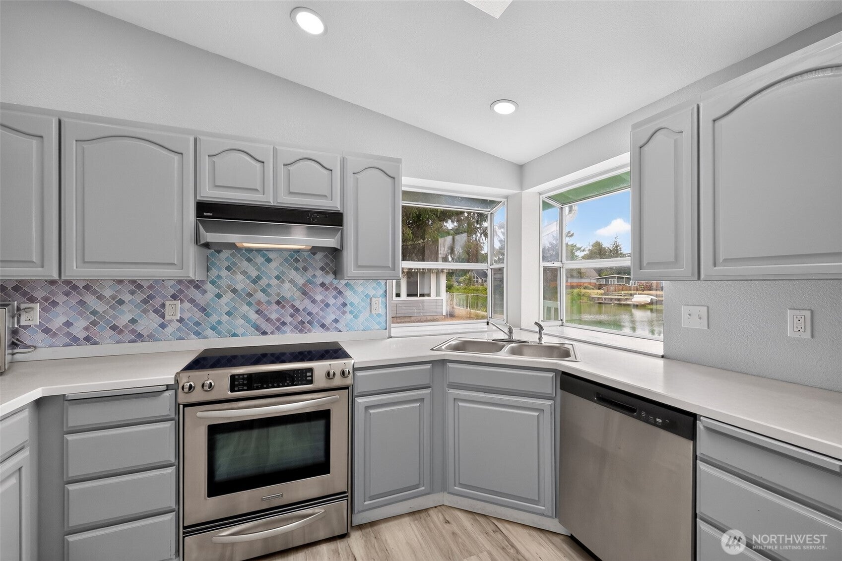 393 Canal Drive SE