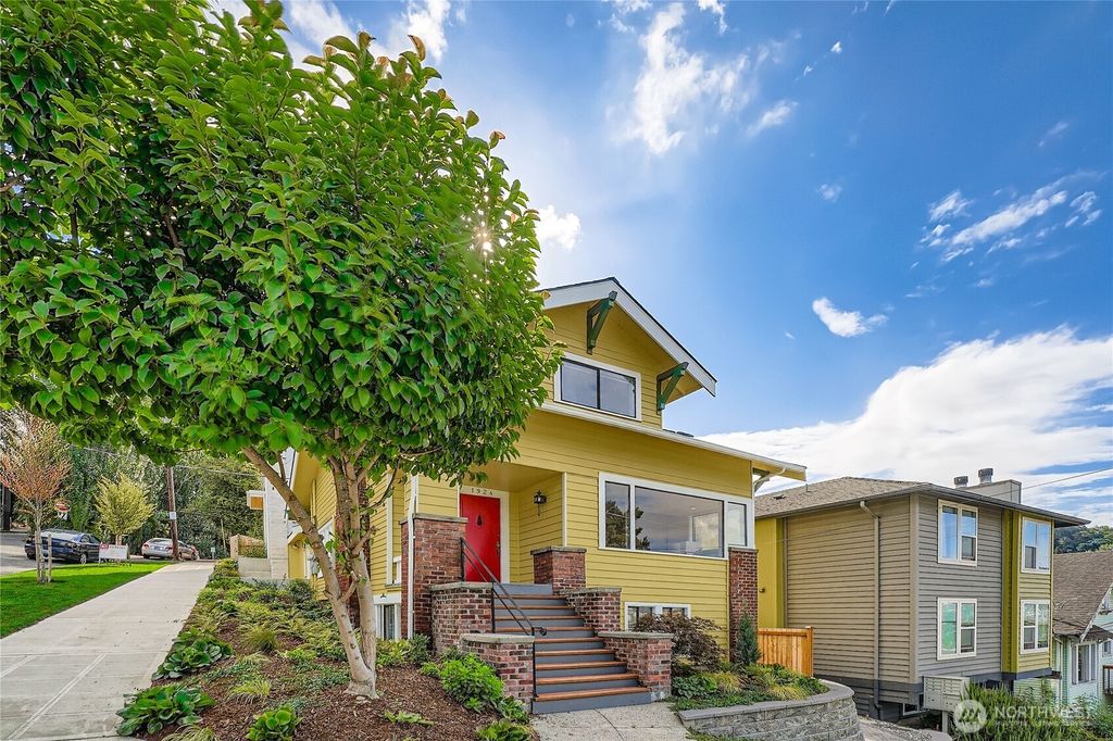 Photo of 1924 Franklin Avenue E, Seattle, WA 98102 (MLS # 2427687)