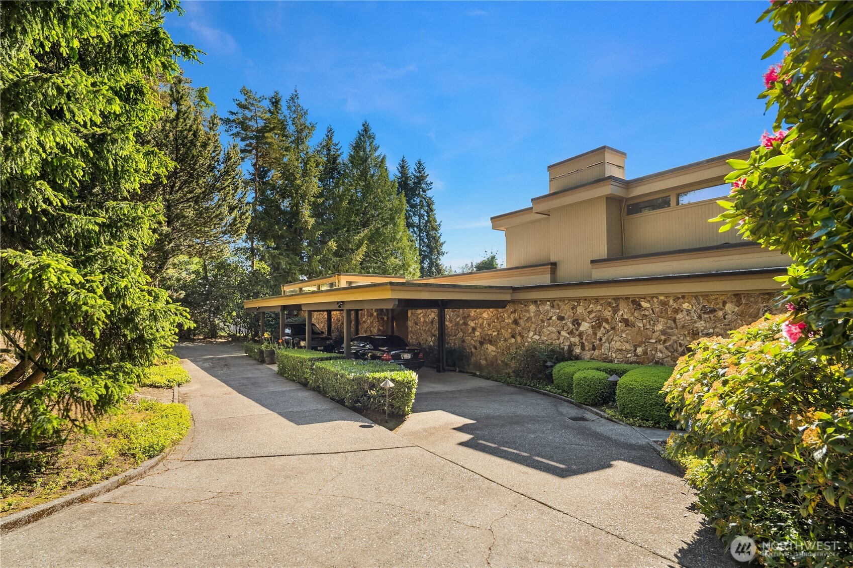 3111 Hunts Point Circle