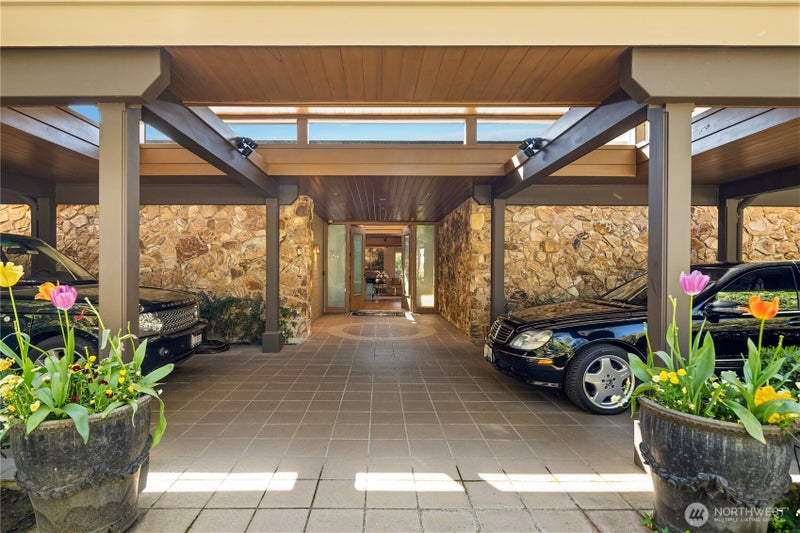 3111 Hunts Point Circle