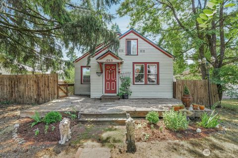 Photo of 1233 W Birch Street, Shelton, WA 98584 (MLS # 2407900)