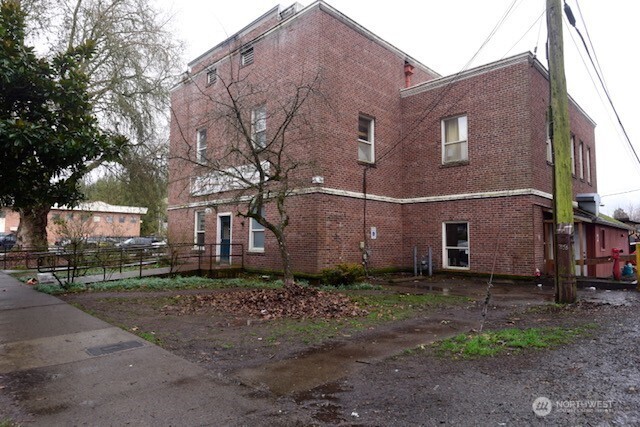 218 3rd Street