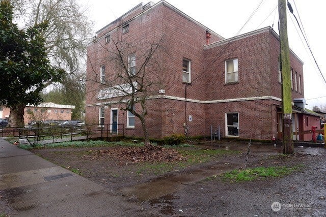 218 3rd Street