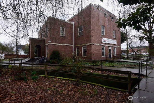 218 3rd Street