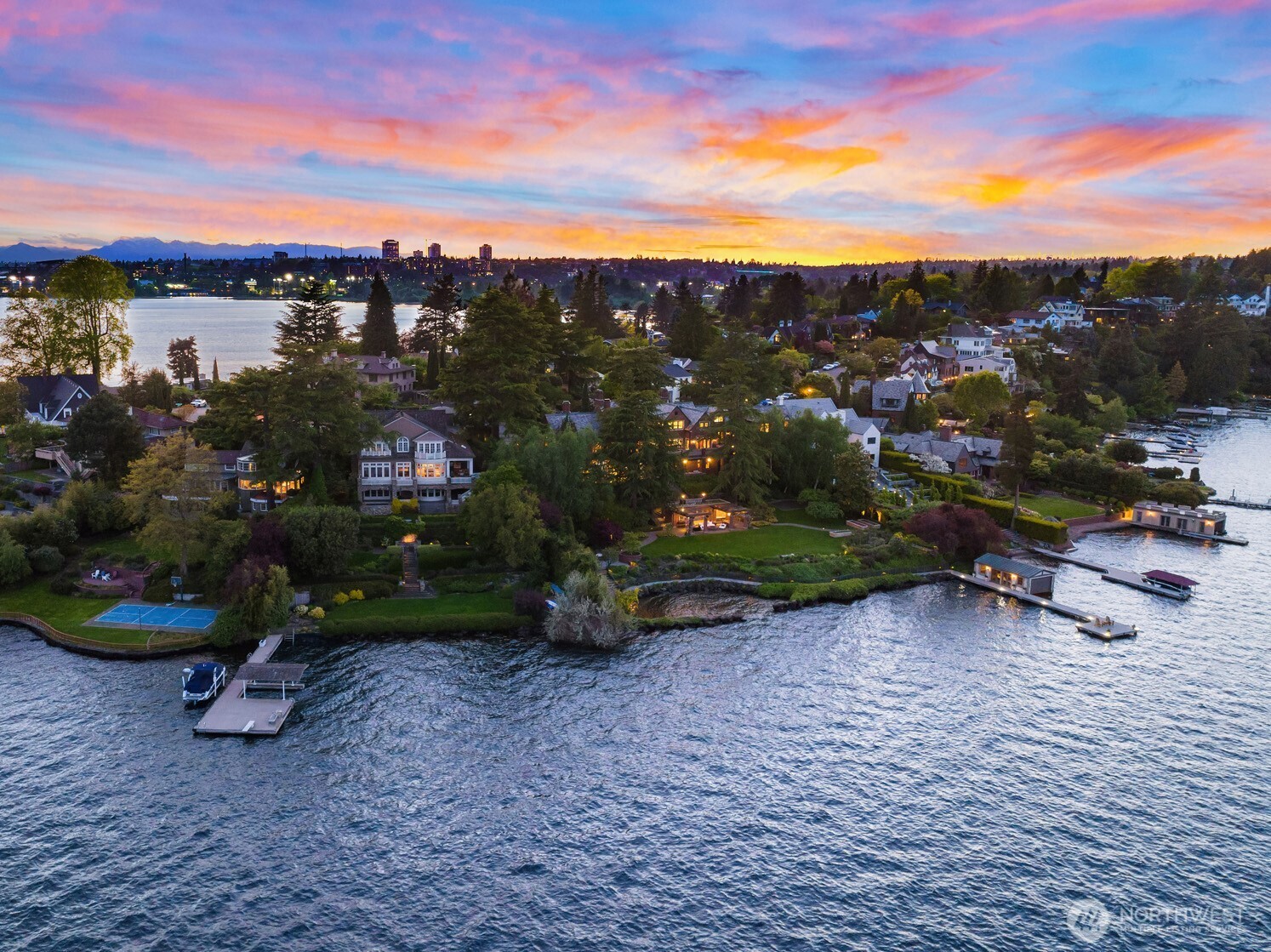 3038 E Laurelhurst Drive NE