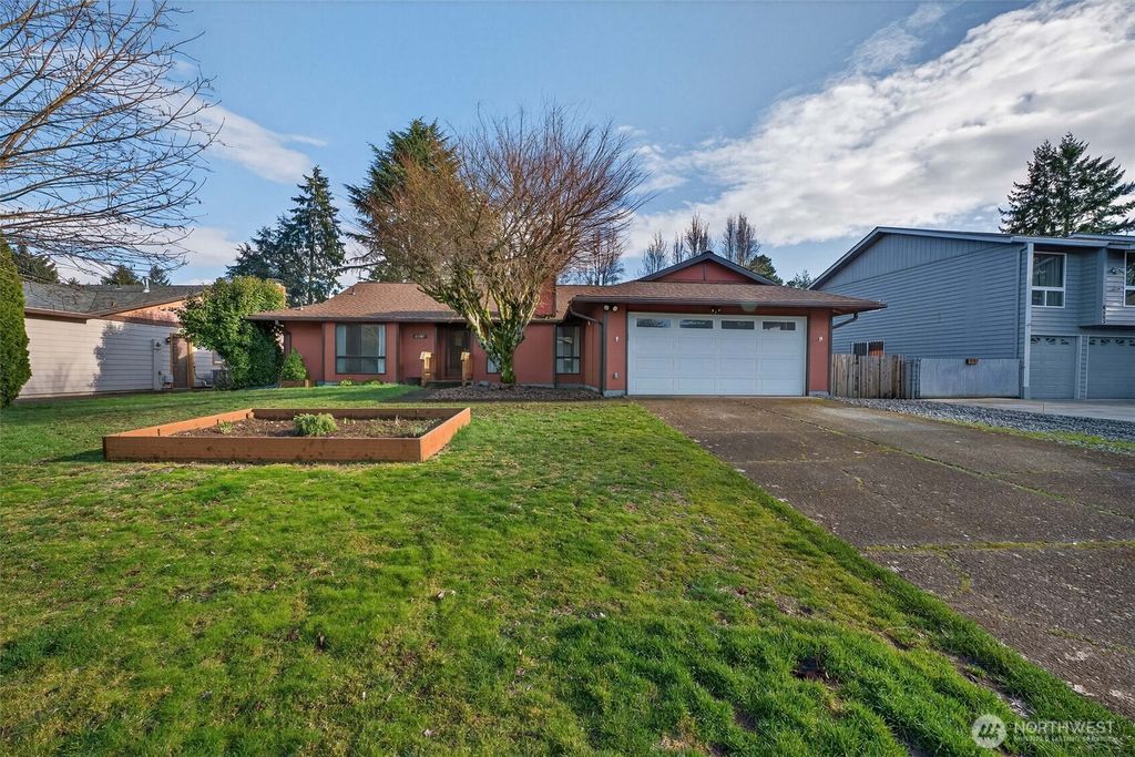 Photo of 6507 NW Lupin Street, Vancouver, WA 98663 (MLS # 2484467)
