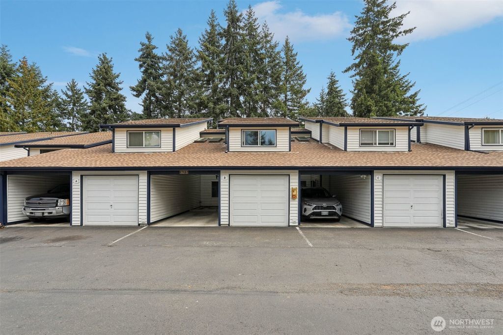 Photo of 1829 SW 318th Pl Pl #33B, Federal Way, WA 98023 (MLS # 2431546)
