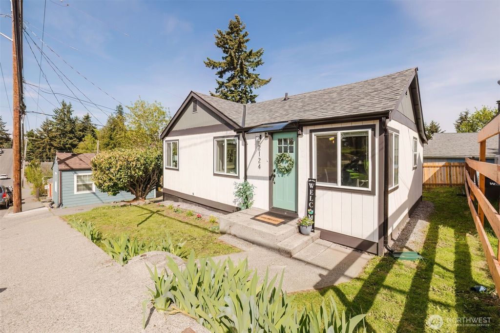 Photo of 2124 15th Street, Bremerton, WA 98312 (MLS # 2511359)