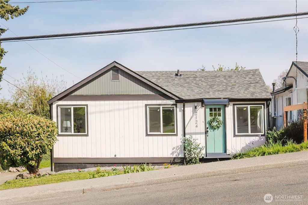 Photo of 2124 15th Street, Bremerton, WA 98312 (MLS # 2511359)